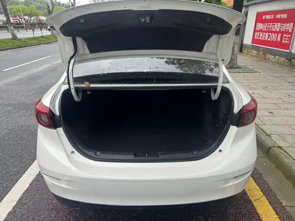 Mazda 3 Axela 2019 — фото 15