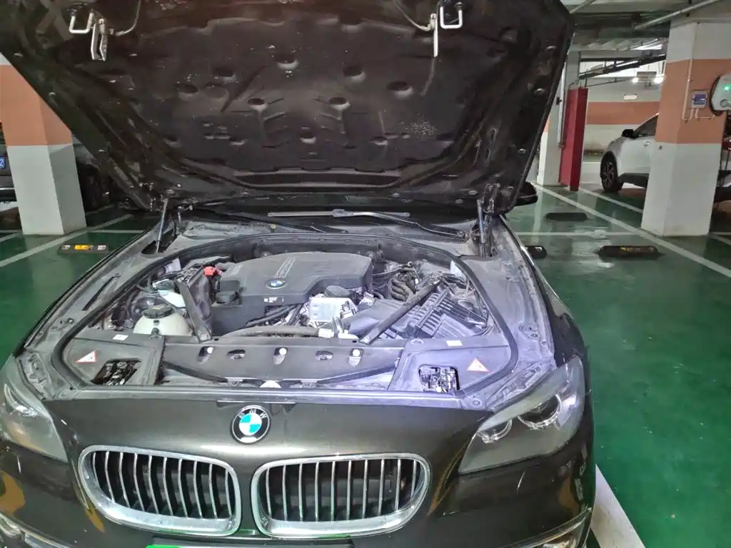 BMW 5 Series 2015 — фото 23