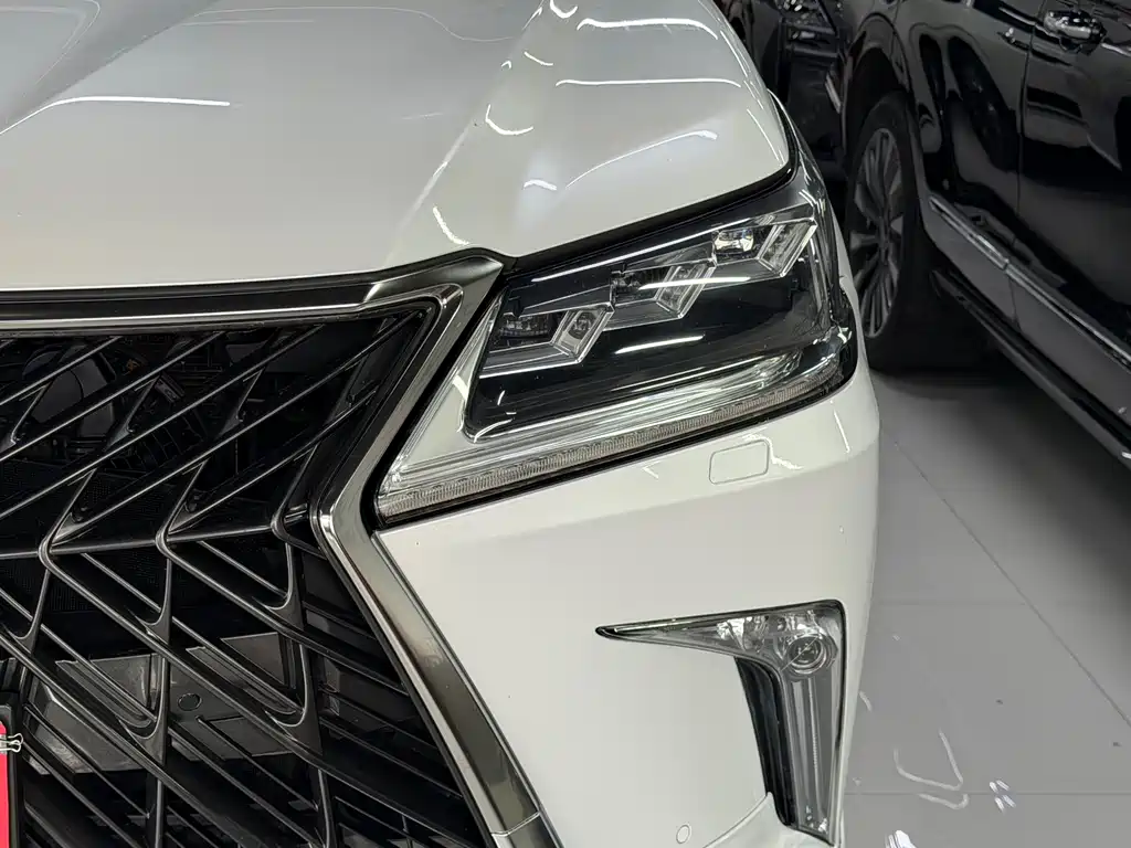 Lexus LX 2018 — фото 6