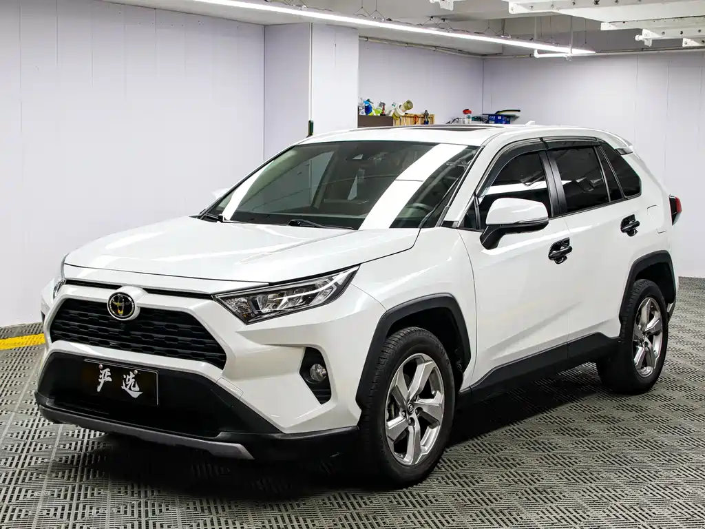 Toyota RAV4 2022 — фото 1