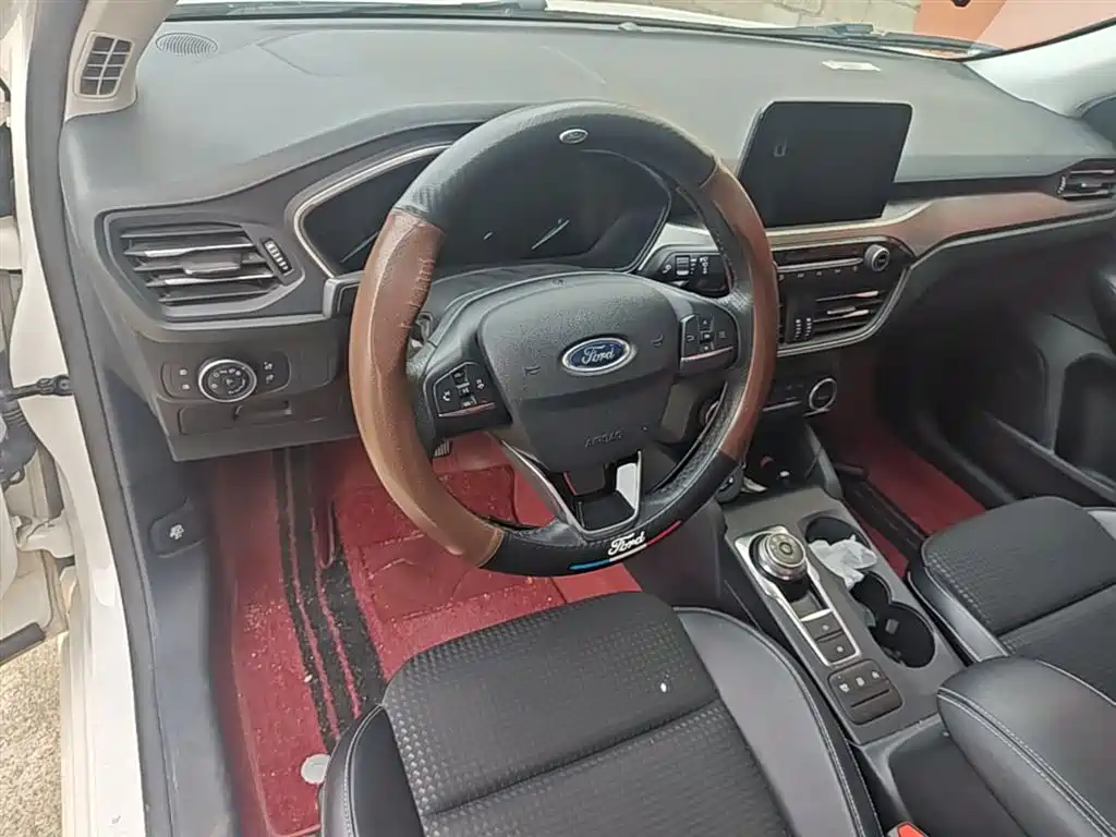Ford Focus 2020 — фото 11