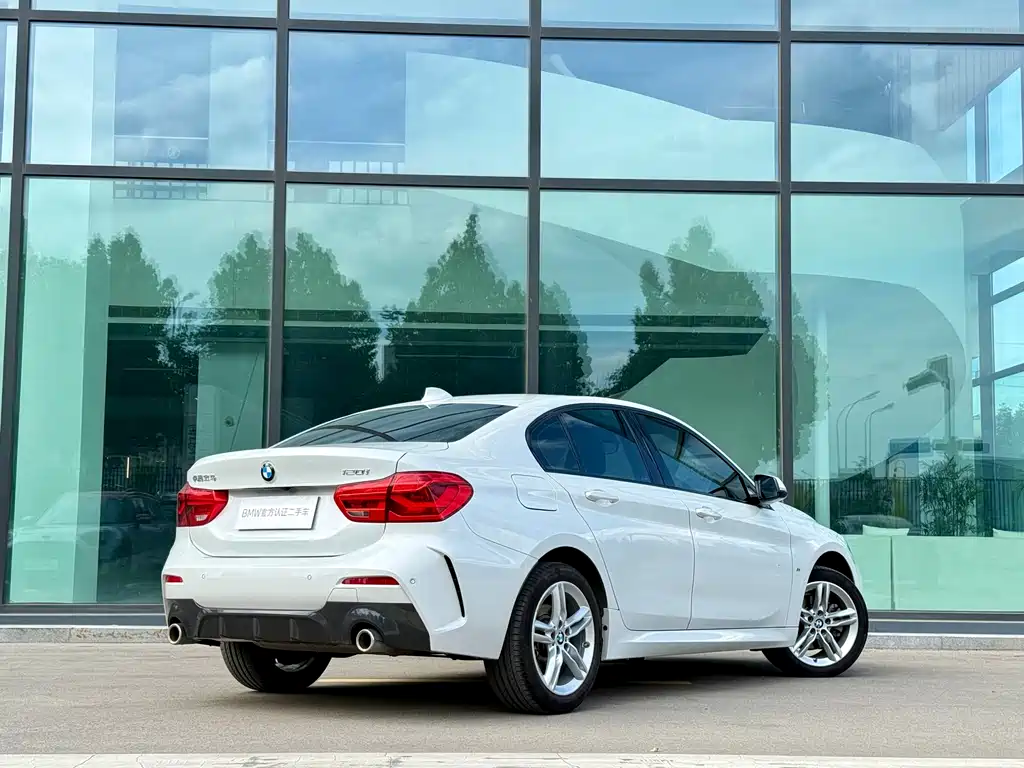 BMW 1 Series 2020 — фото 9