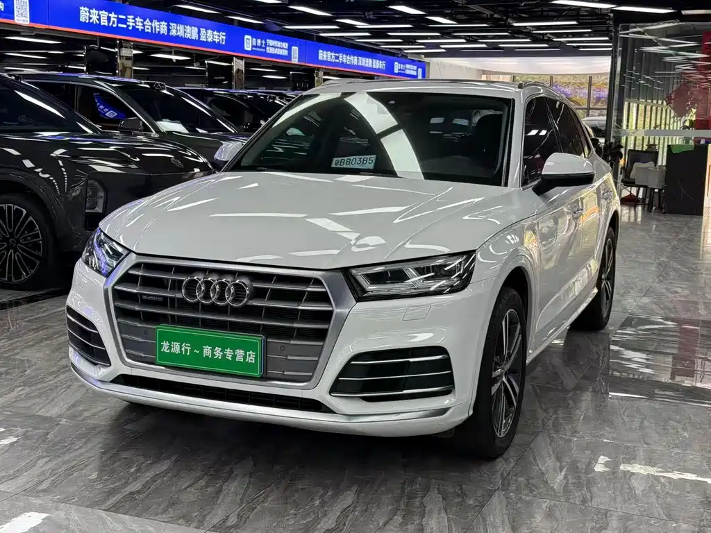 Audi Q5L 2020 — фото 1
