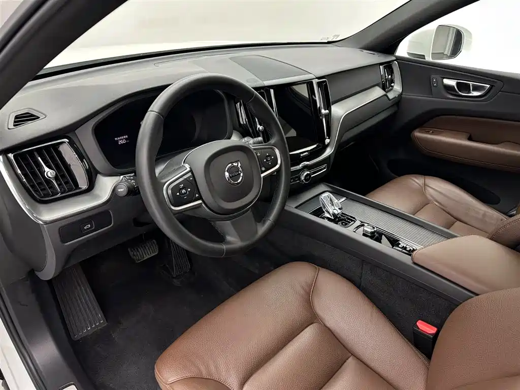 Volvo XC60 2024 — фото 15