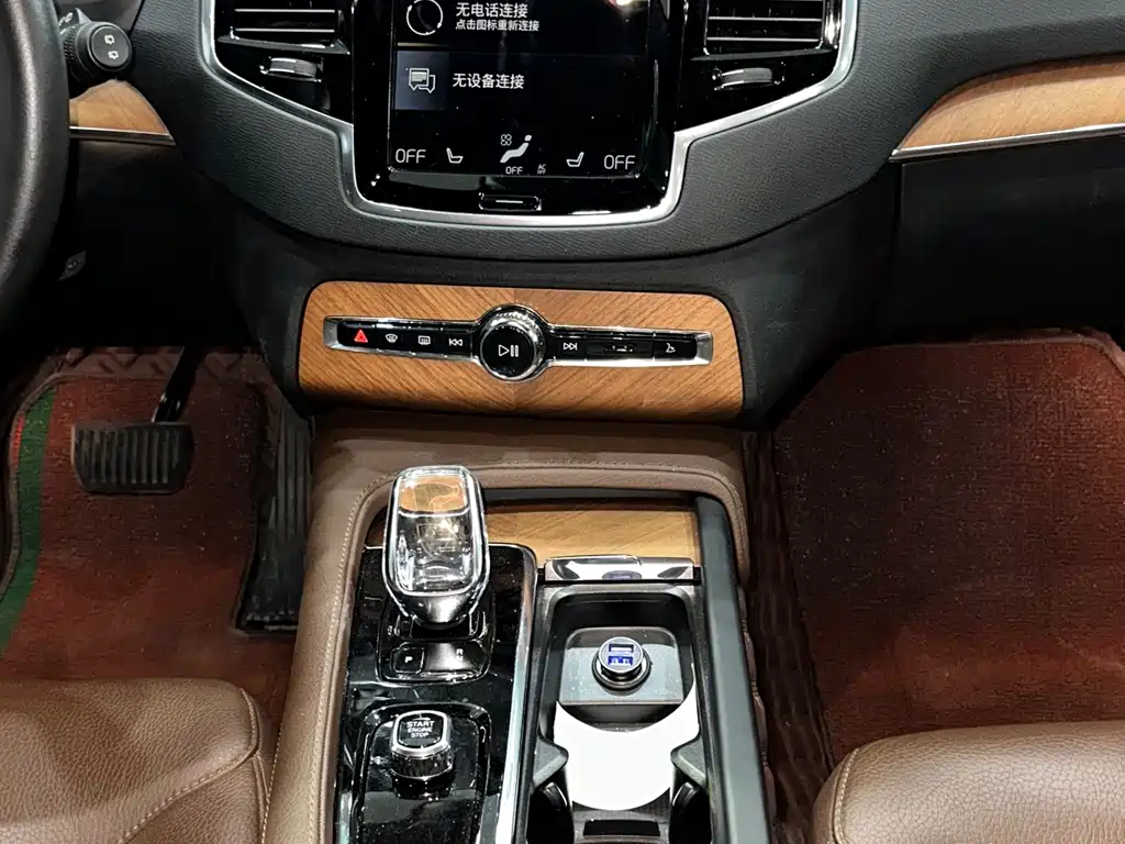 Volvo XC90 2022 — фото 12
