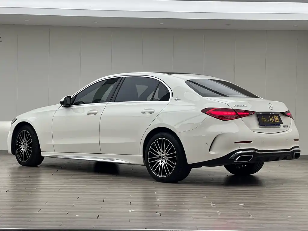 Mercedes-Benz C-Class 2023 — фото 7