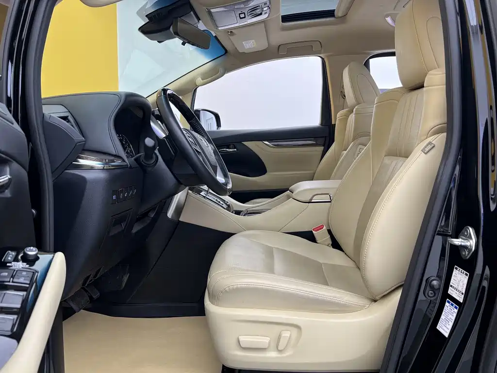 Toyota Alphard 2023 — фото 3