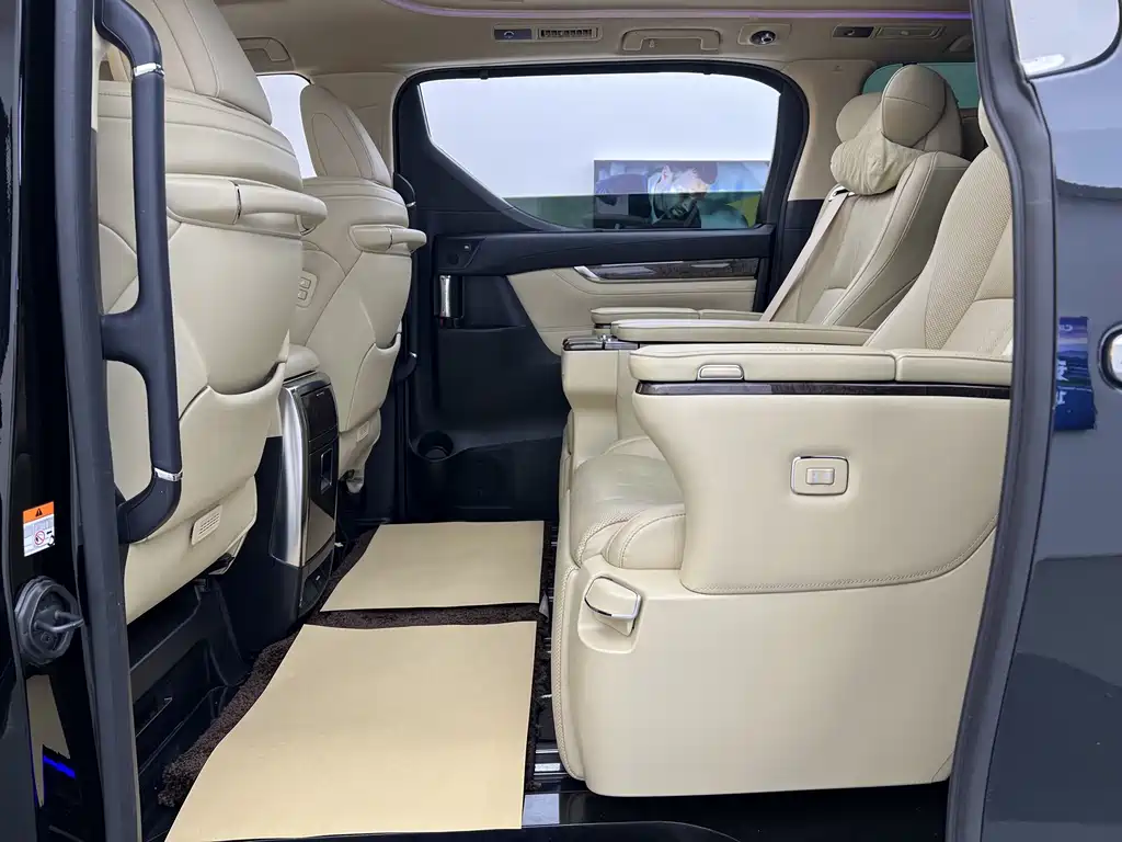 Toyota Alphard 2023 — фото 6