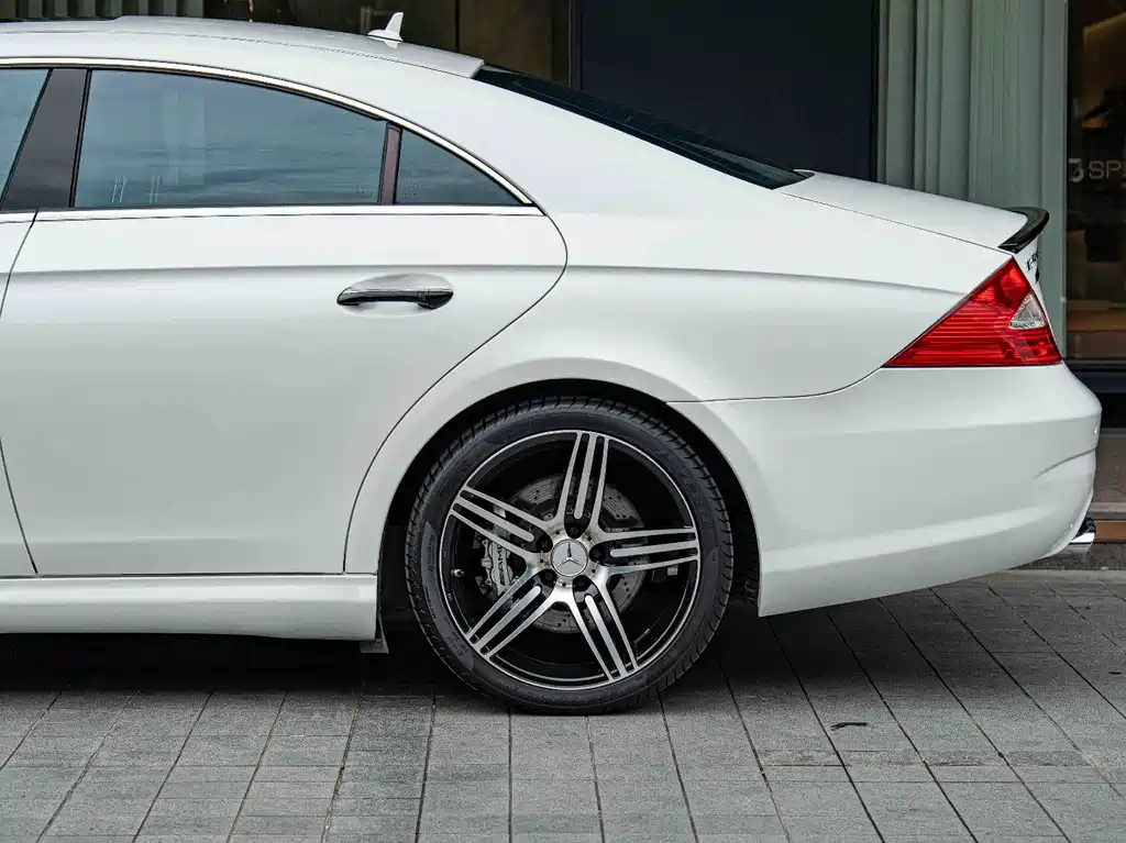 Mercedes-Benz CLS AMG 2010 — фото 5