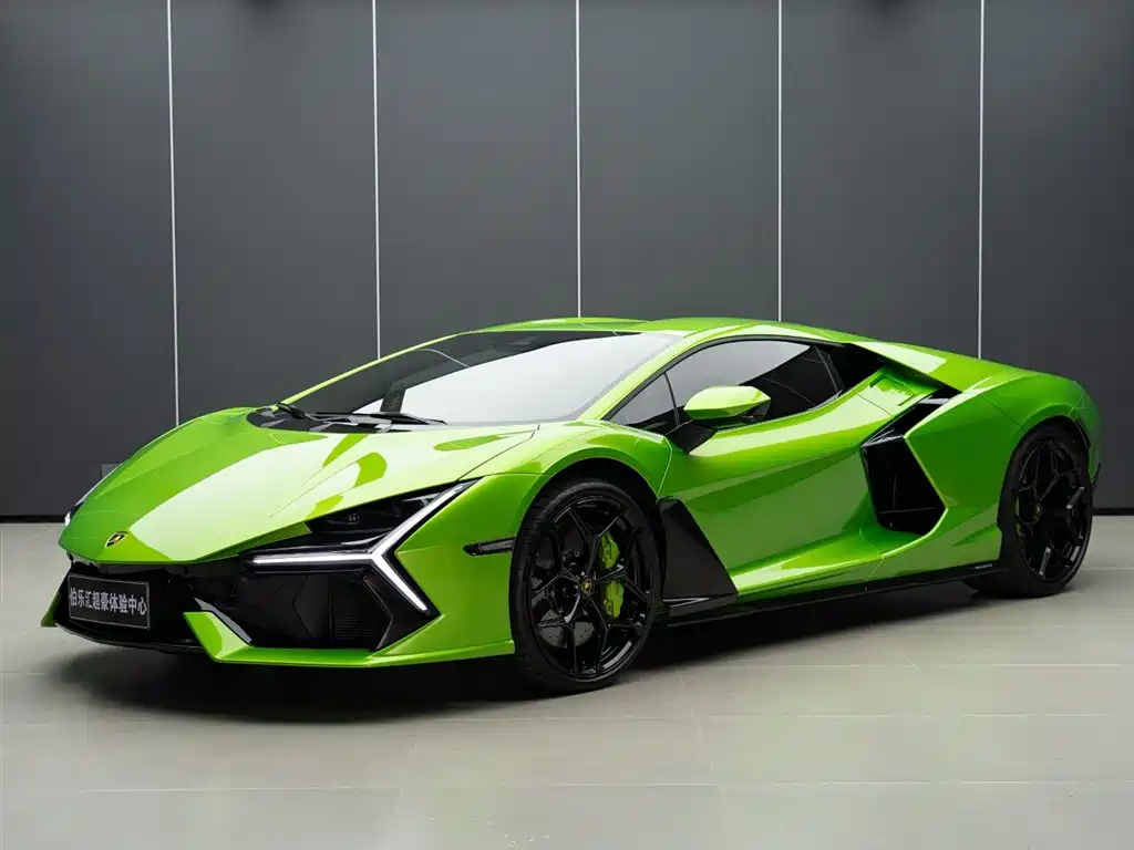 Lamborghini Revuelto 2025