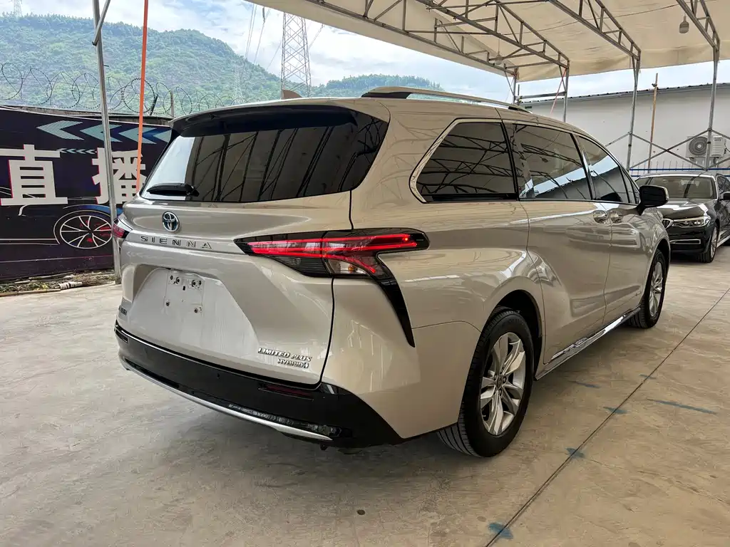 Toyota Sienna 2022 — фото 12