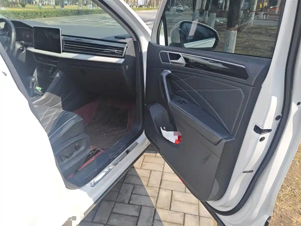 Volkswagen Tiguan L 2022 — фото 20