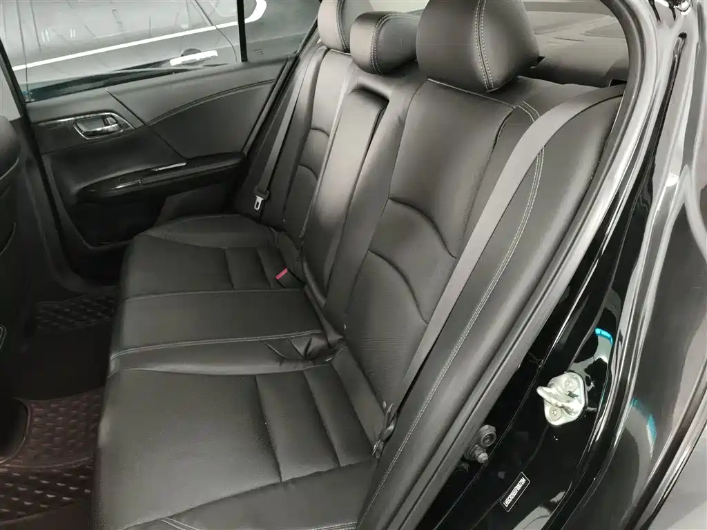 Honda Accord 2016 — фото 17