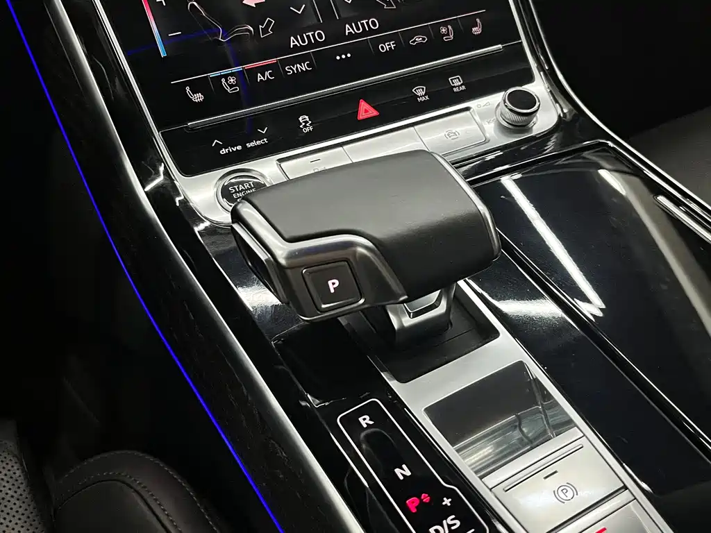 Audi A8 2021 — фото 14