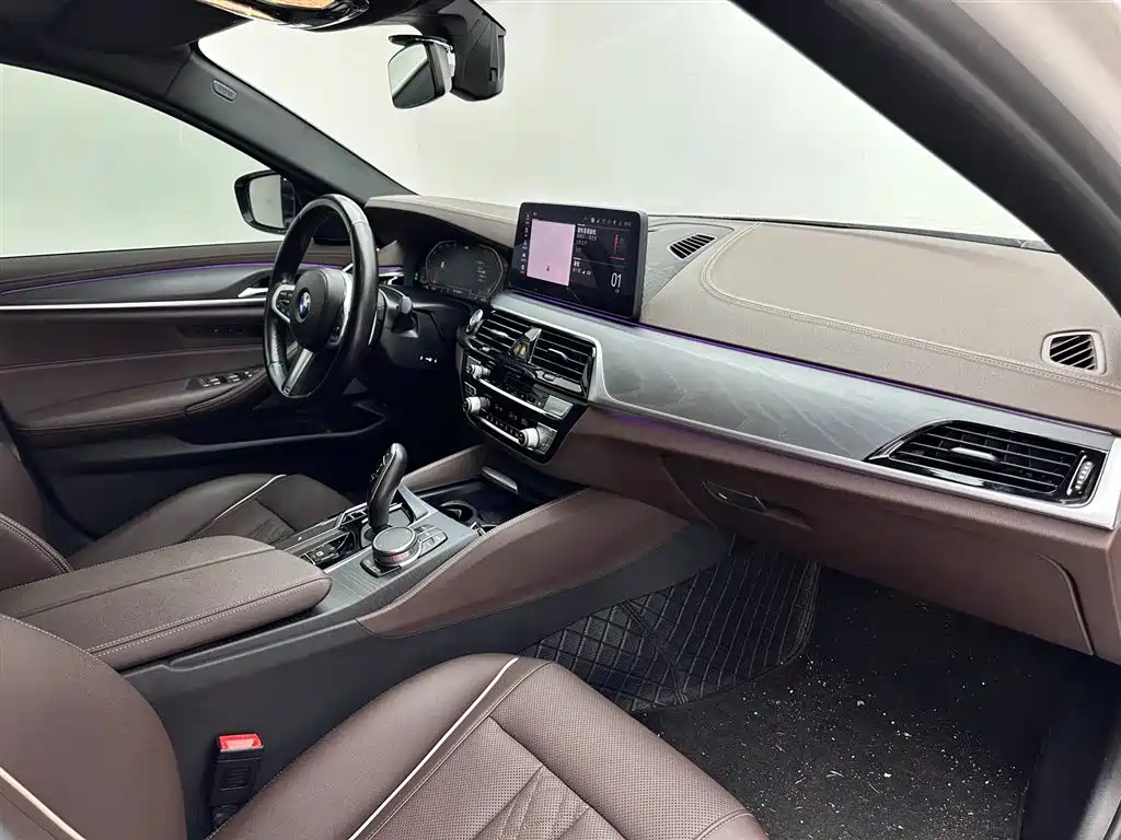BMW 5 Series 2021 — фото 11