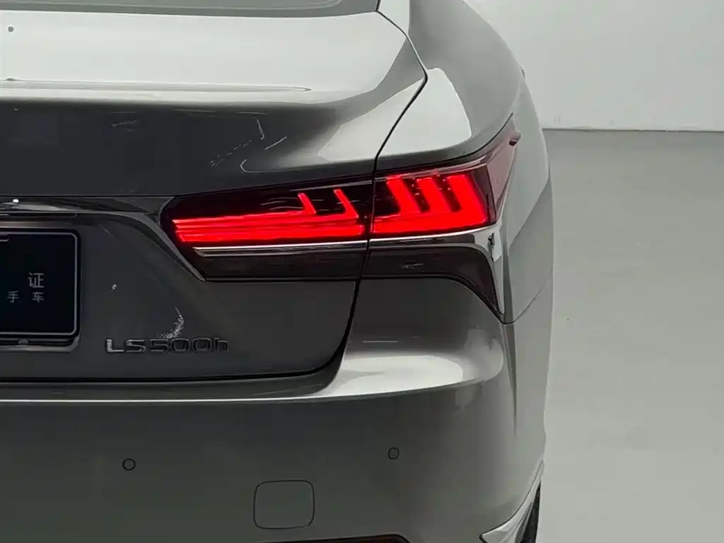 Lexus LS 2020 — фото 16