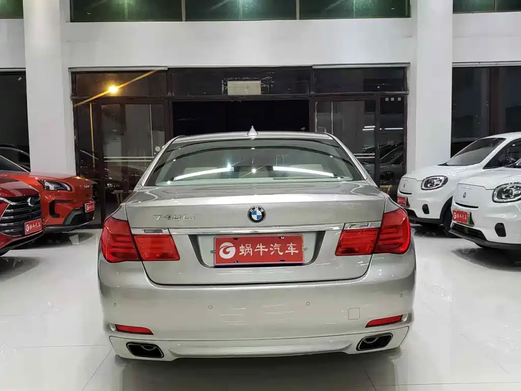 BMW 7 Series 2010 — фото 12