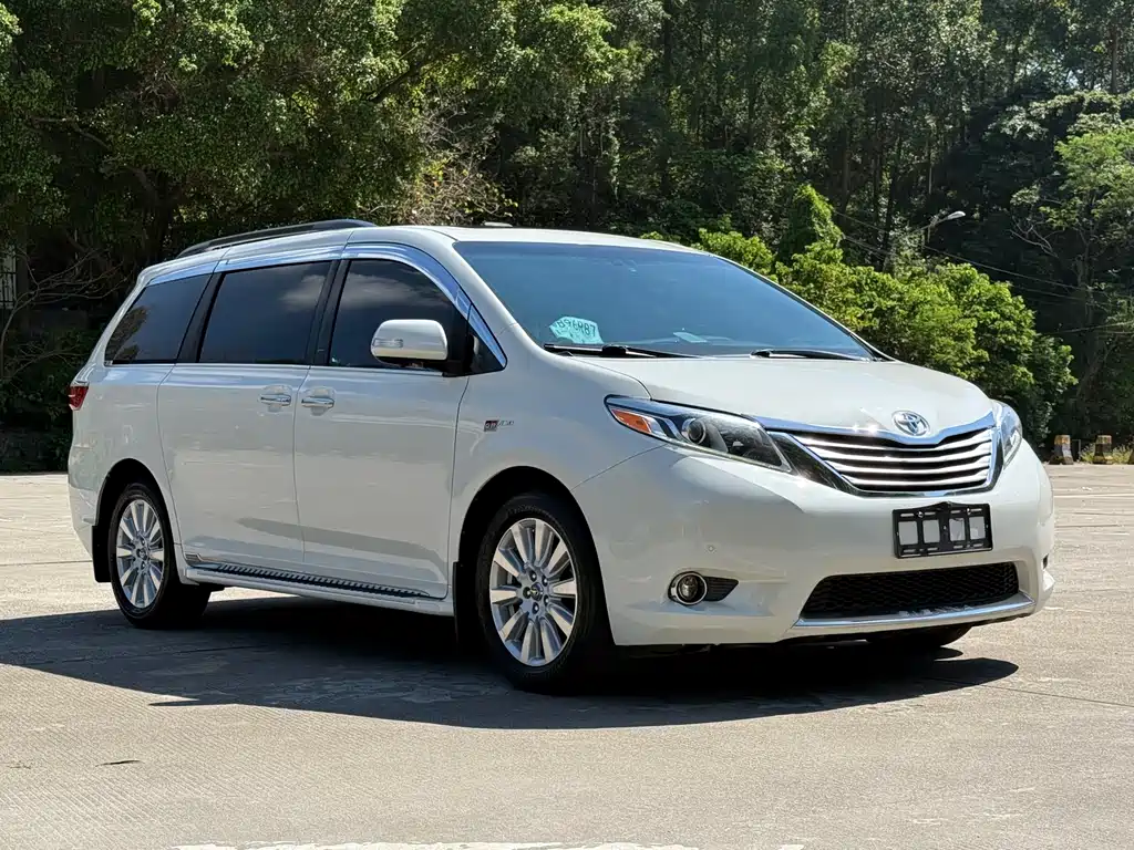 Toyota Sienna 2017 — фото 2