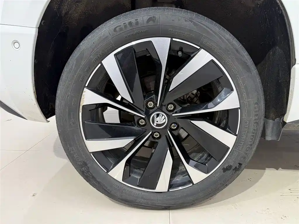 Skoda Karoq 2023 — фото 13