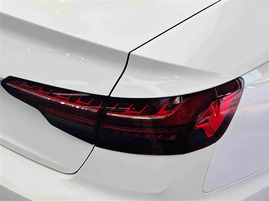 Audi A4L 2021 — фото 12