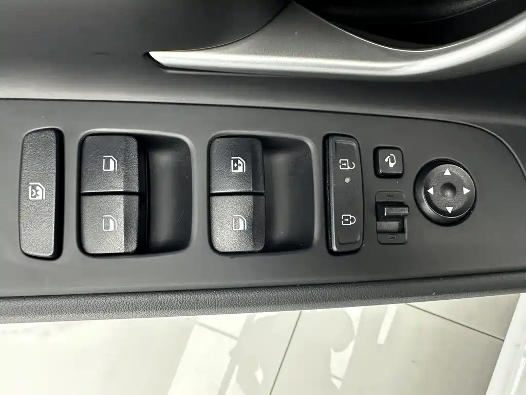 Hyundai Elantra 2023 — фото 12