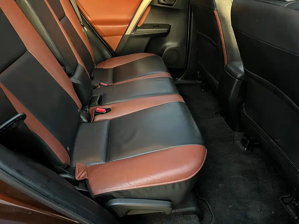 Toyota RAV4 2015 — фото 13