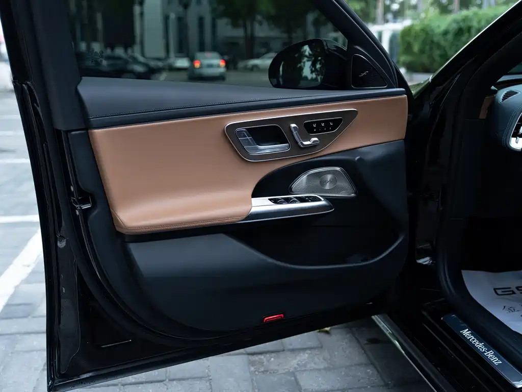 Mercedes-Benz E-Class 2025 — фото 11