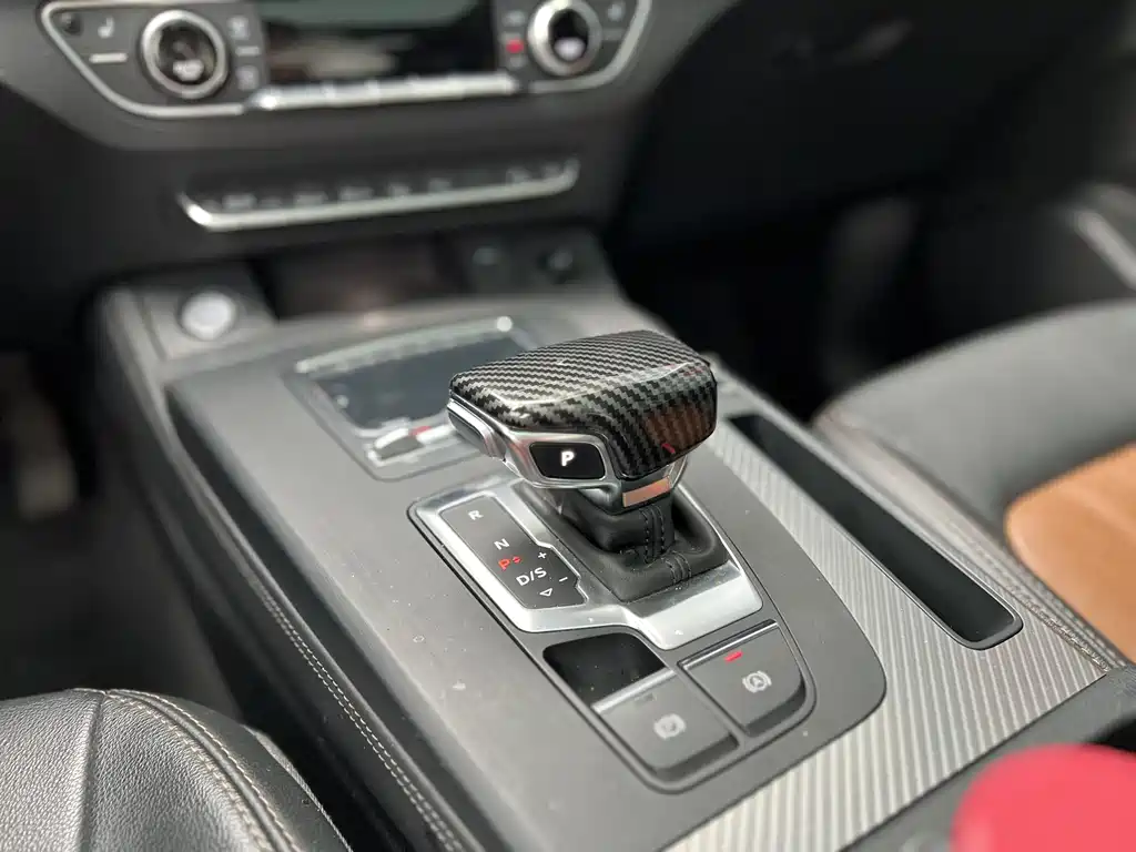 Audi Q5L 2021 — фото 15