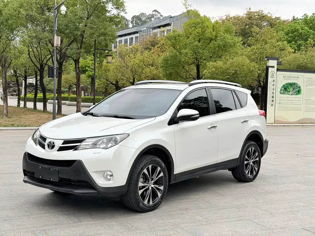 Toyota RAV4 2016 — фото 1