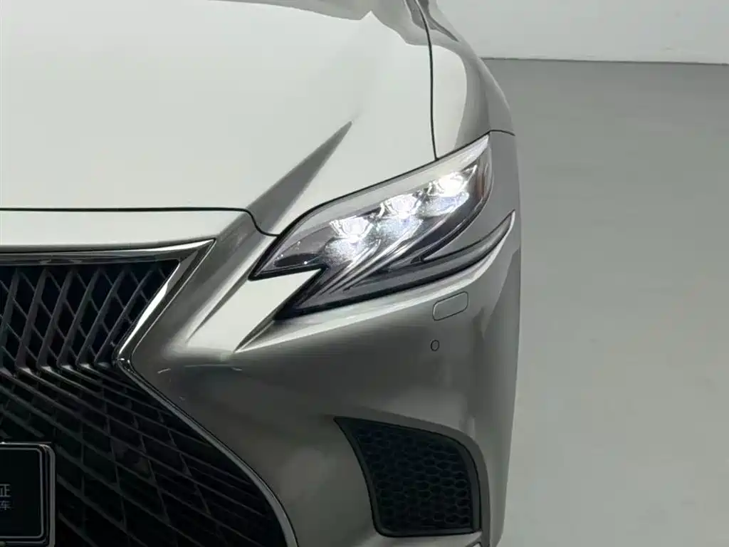 Lexus LS 2020 — фото 14