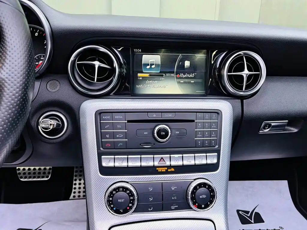 Mercedes-Benz SLC 2017 — фото 13