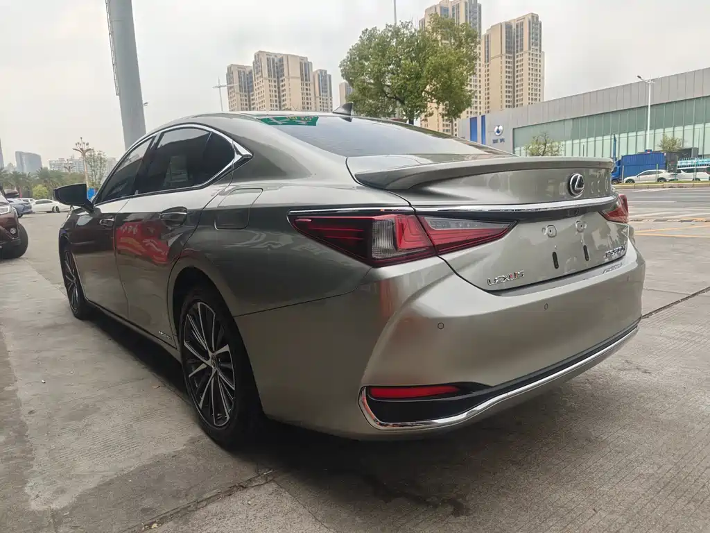 Lexus ES 2023 — фото 10