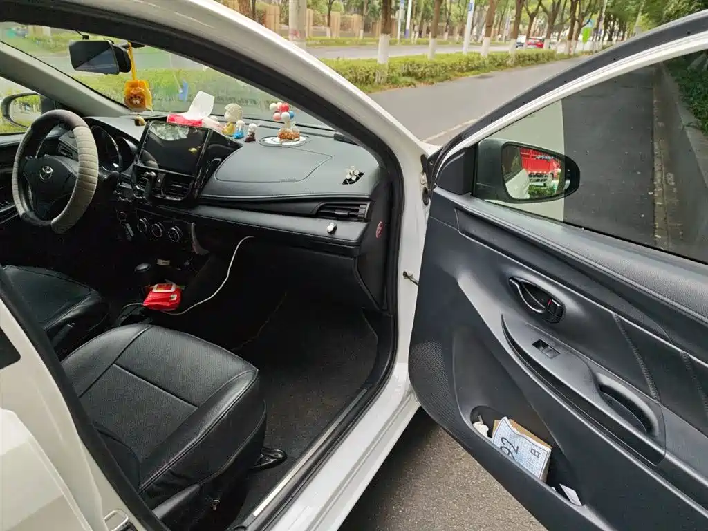 Toyota Yaris L 2016 — фото 21