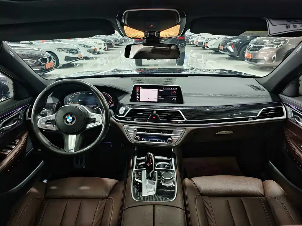 BMW 7 Series 2019 — фото 8