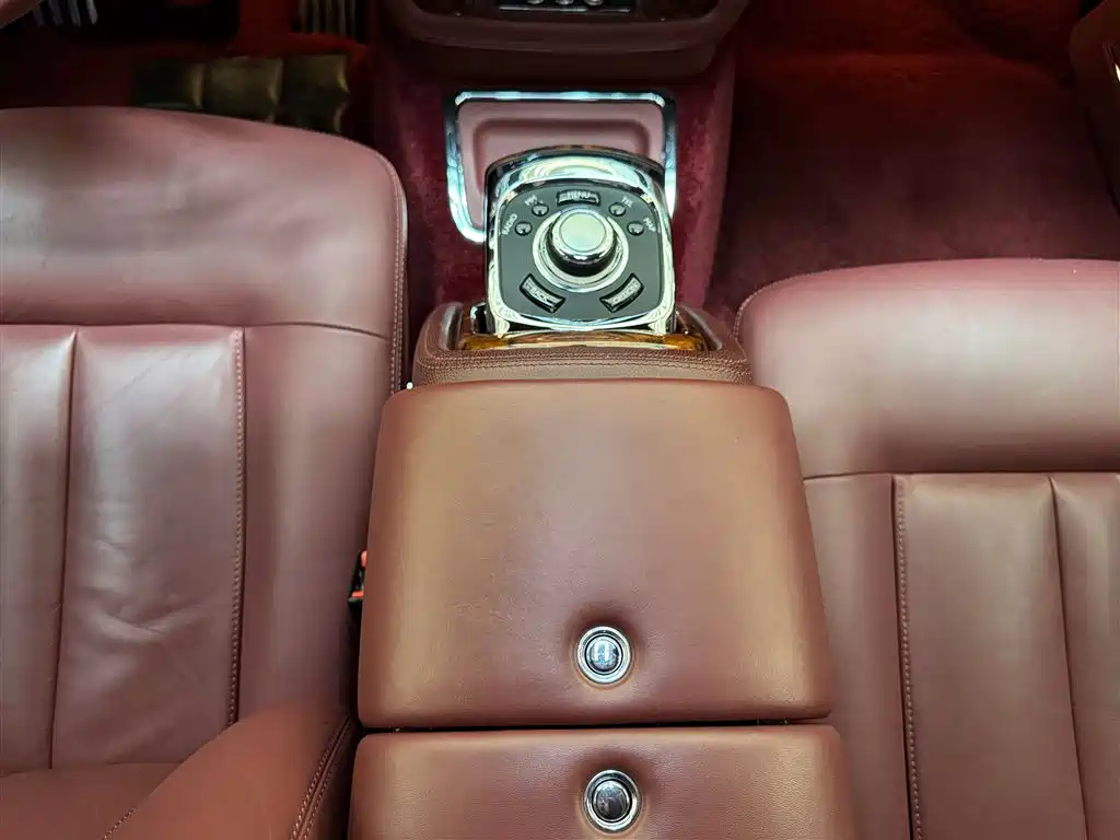 Rolls-Royce Phantom 2015 — фото 20