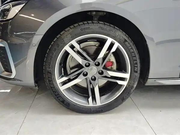 Audi A4L 2020