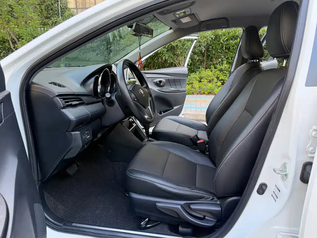 Toyota Yaris L 2018 — фото 11