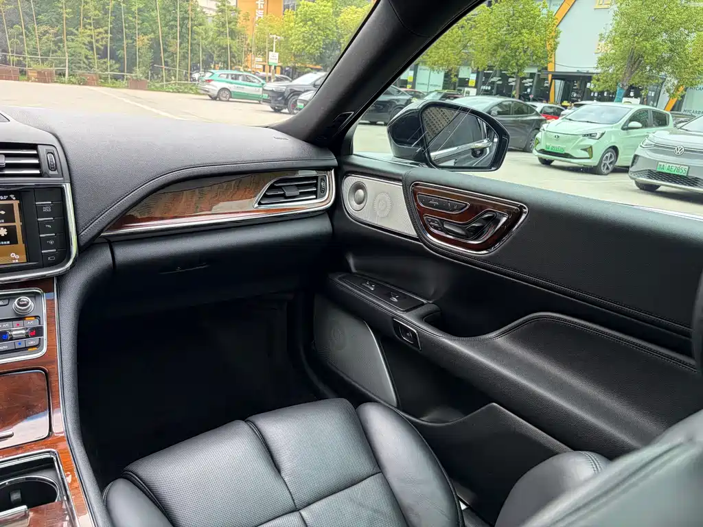 Lincoln Continental 2018 — фото 16