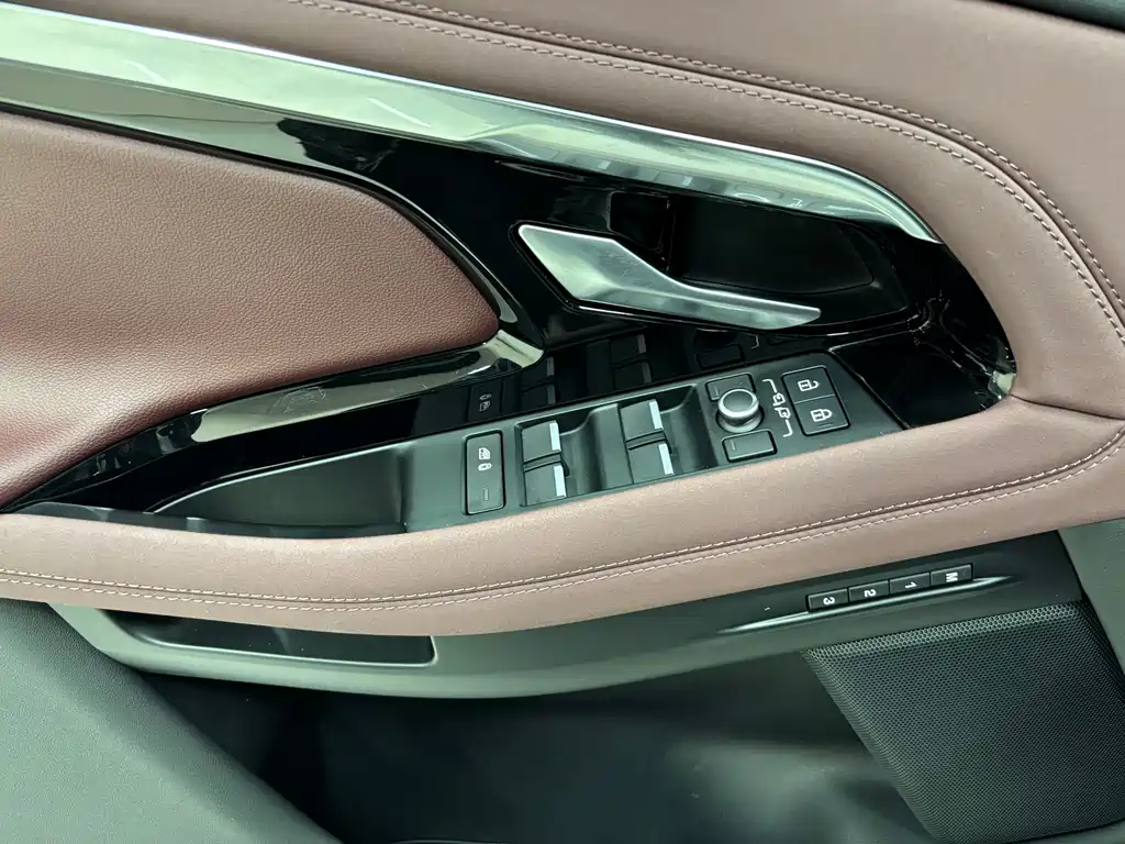 Land Rover Evoque 2023 — фото 11