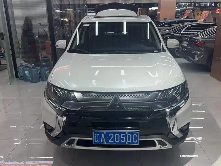 Mitsubishi Outlander 2020 — фото 4