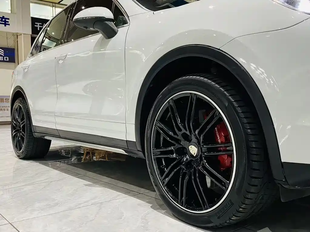 Porsche Cayenne 2016 — фото 23