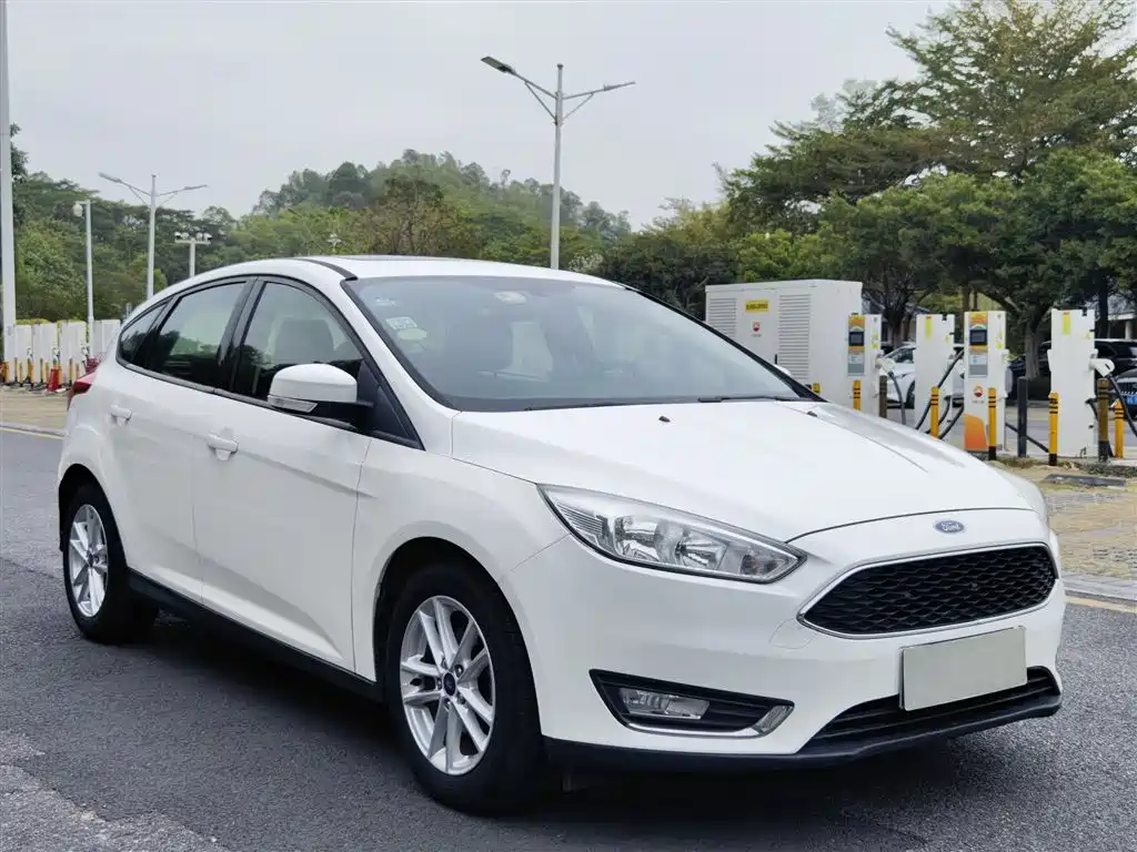 Ford Focus 2016 — фото 25