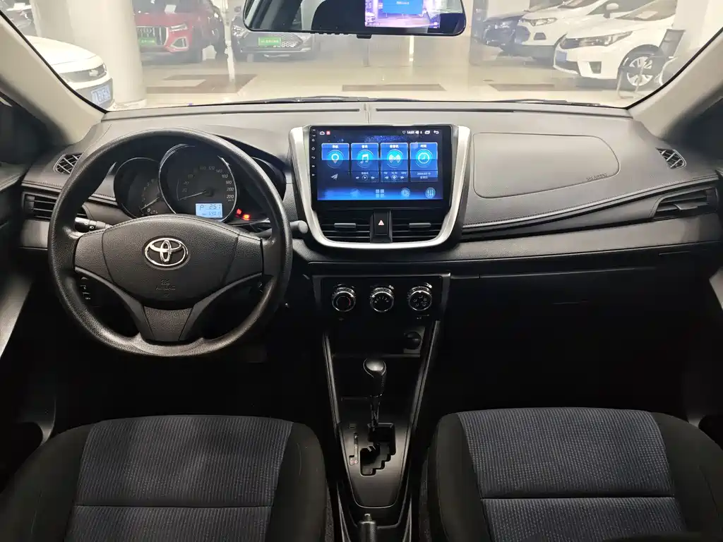 Toyota Yaris L 2021 — фото 11