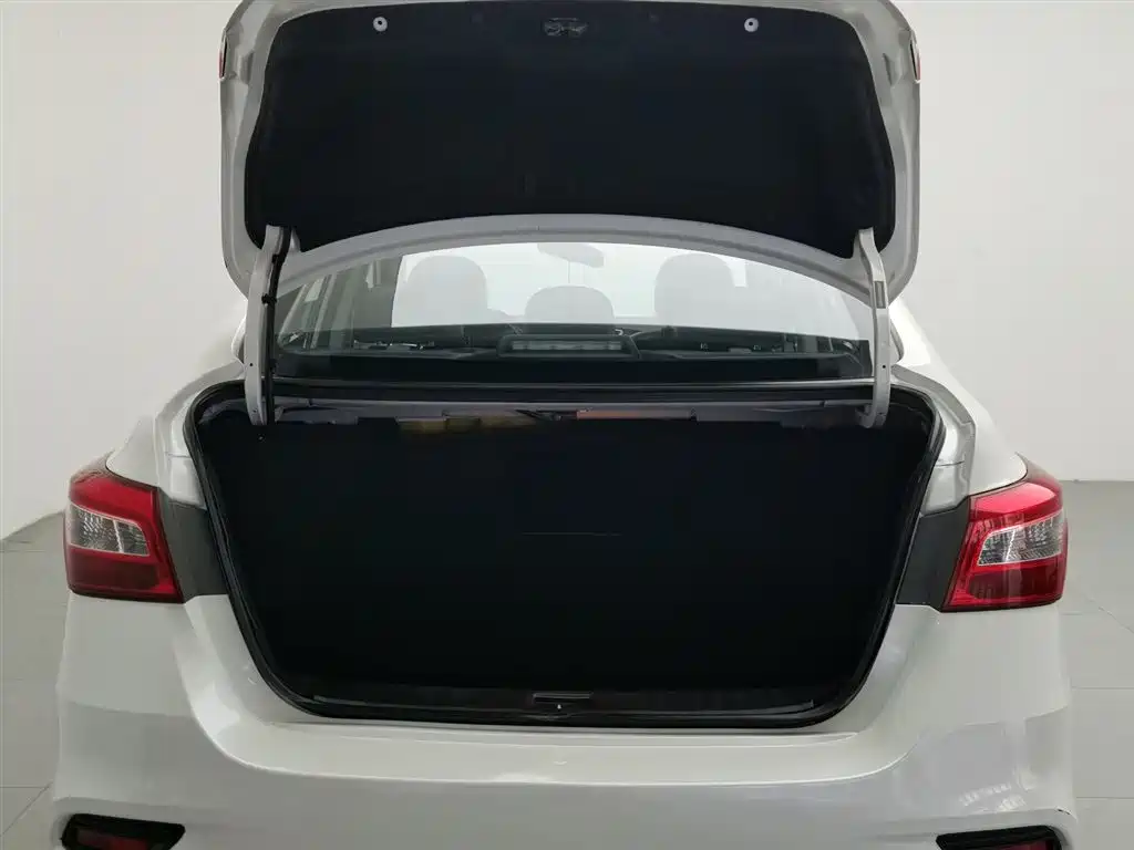 Nissan Sylphy 2018 — фото 16