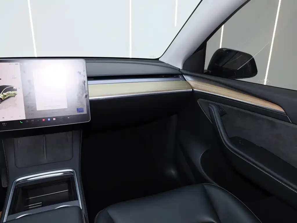Tesla Model Y 2023 — фото 13