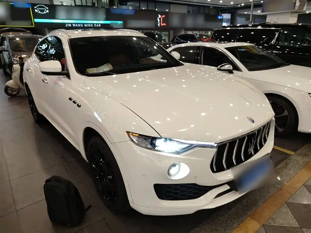 Maserati Levante 2017 — фото 22