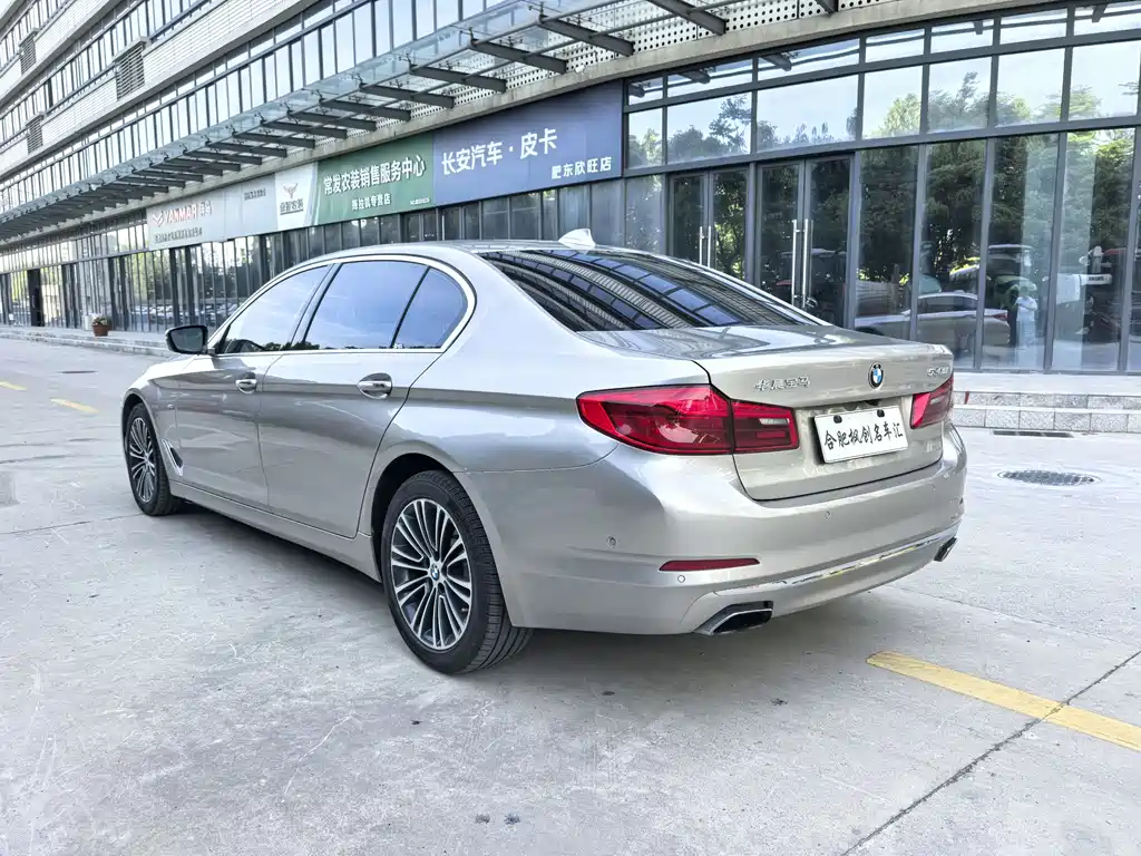BMW 5 Series 2018 — фото 8