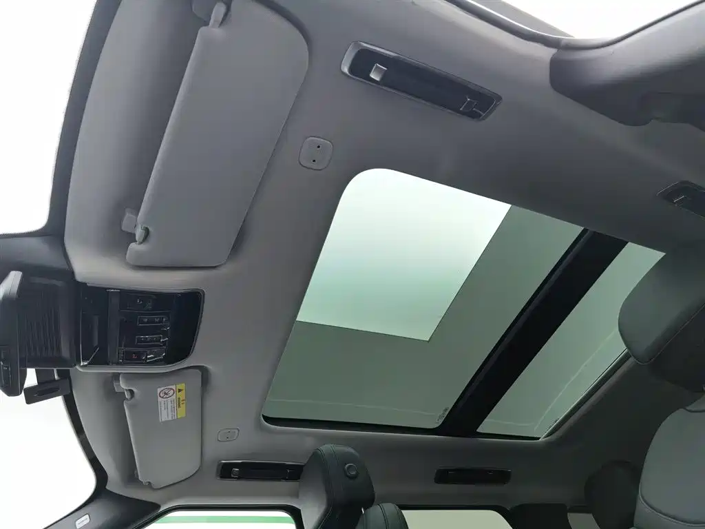 Land Rover Sport 2023 — фото 14