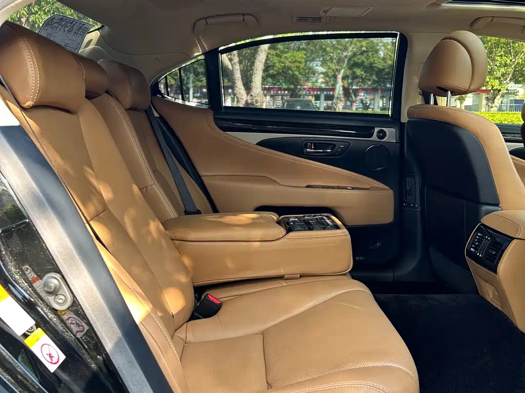 Lexus LS 2015 — фото 10