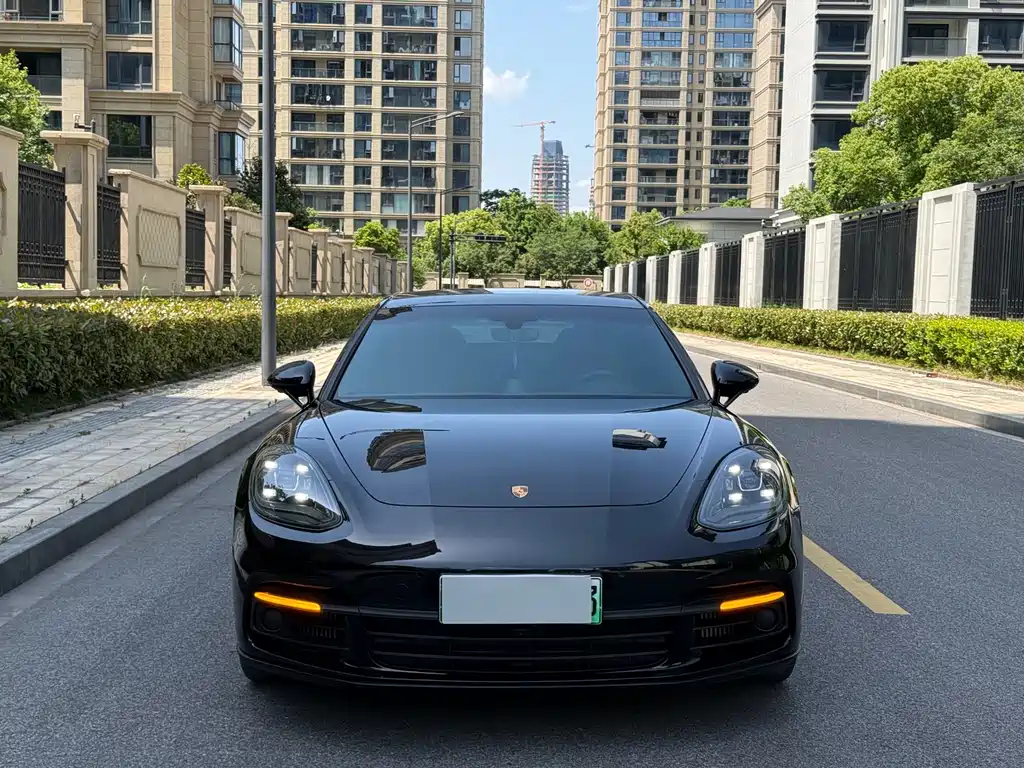 Porsche Panamera Hybrid 2020